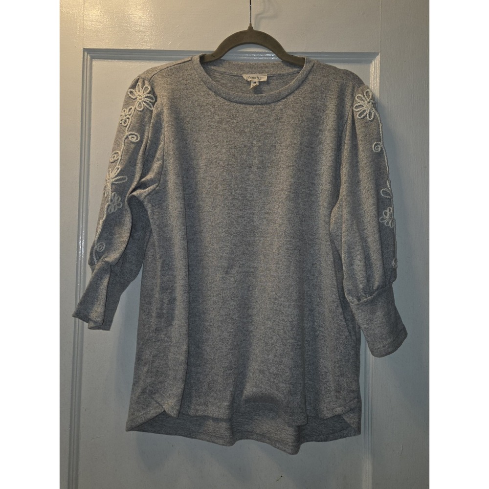 Como Blu Grey Top White Embroidered 3/4  Sleeves. Medium